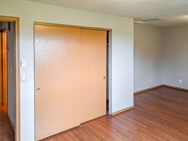 Building Photo - 4528-4532 Poinsettia St NE