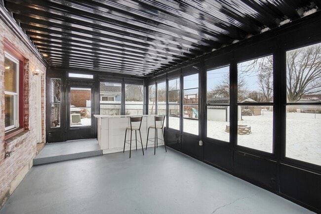 Building Photo - 946 N Westedge Dr