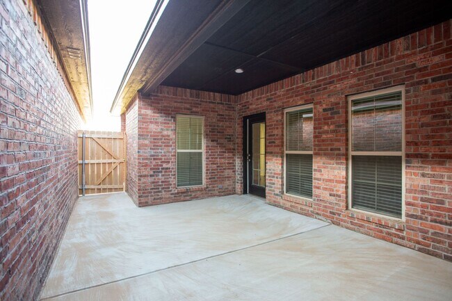 Building Photo - 5614 Gonzaga Ln