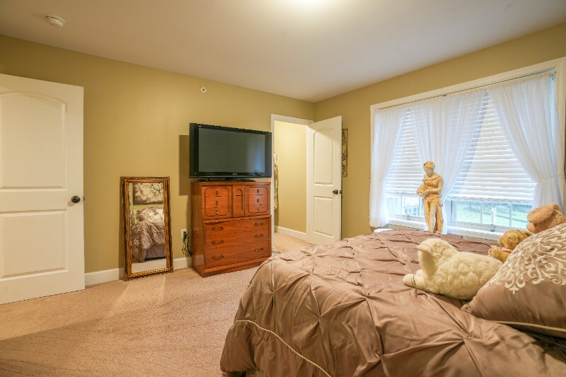 Building Photo - 117 S Beckman Dr