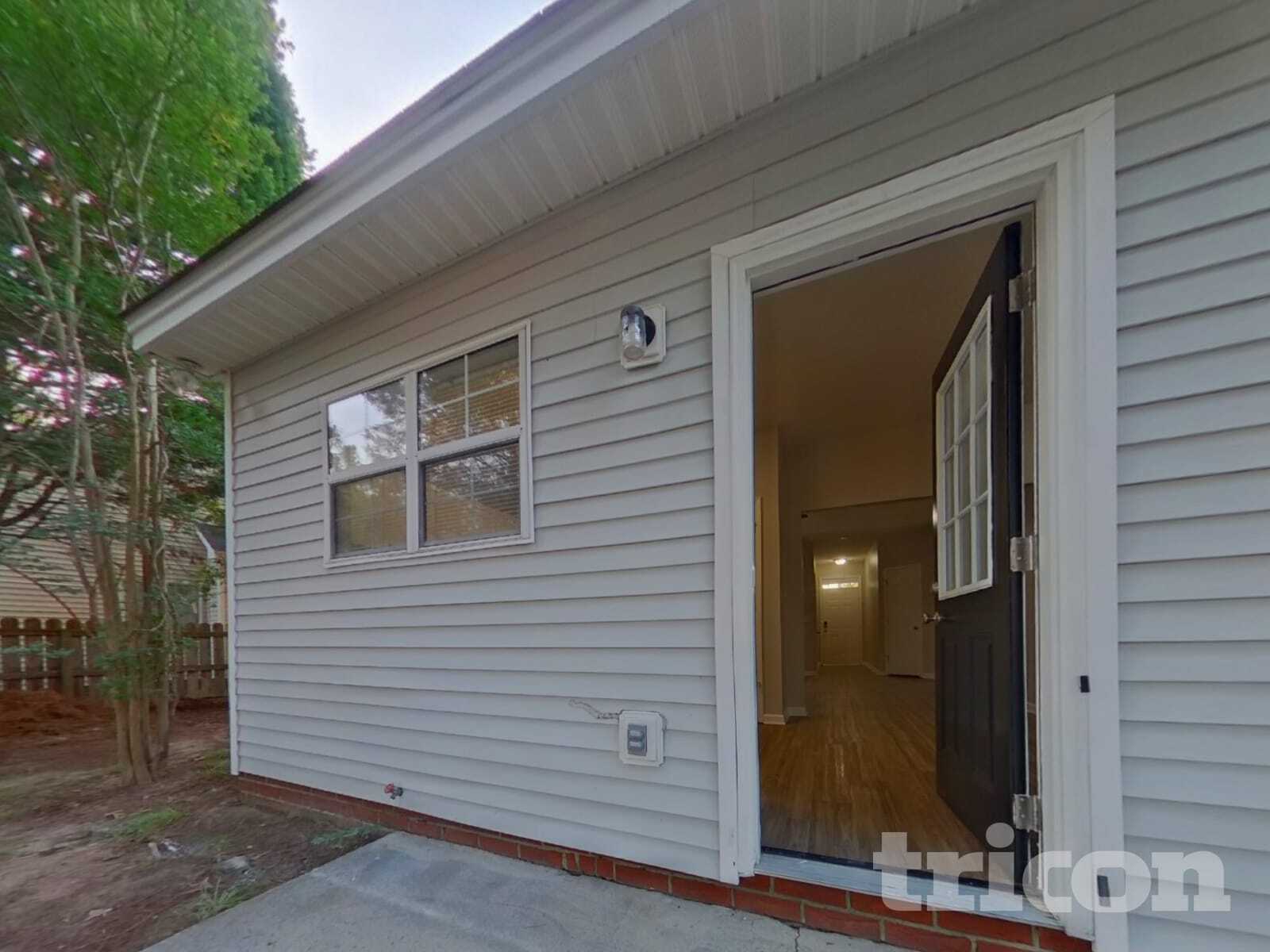 Building Photo - 101 Royal Crest Dr