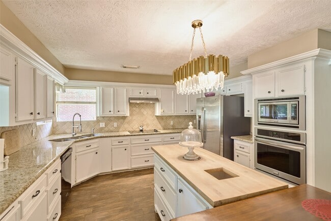 Building Photo - 121 April Waters Dr N