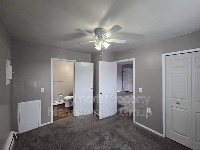 Building Photo - 15811 Harper Ave