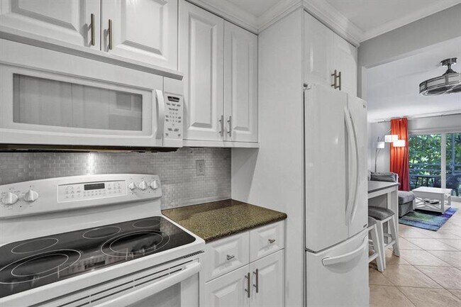 Building Photo - 1407 NE 56th St