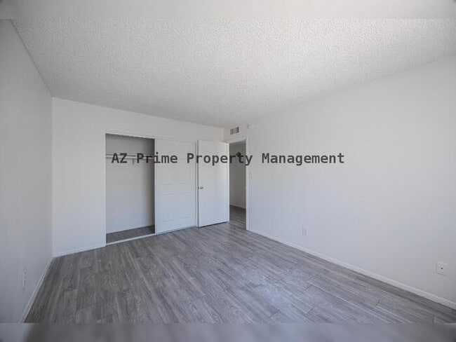 Building Photo - 5246 N 42nd Ln