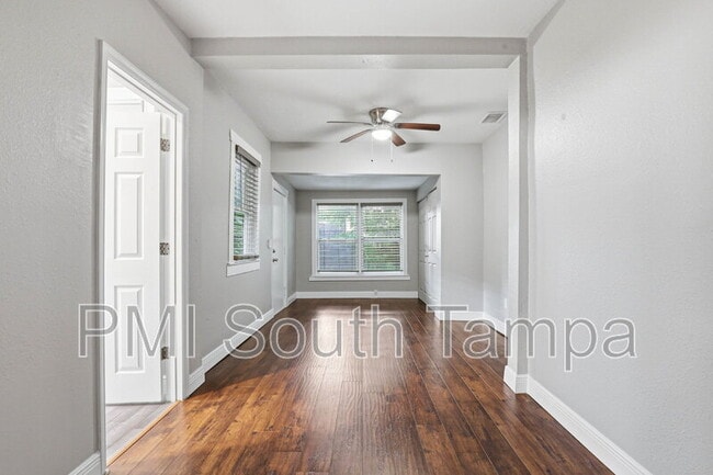 Building Photo - 203 W Emma St