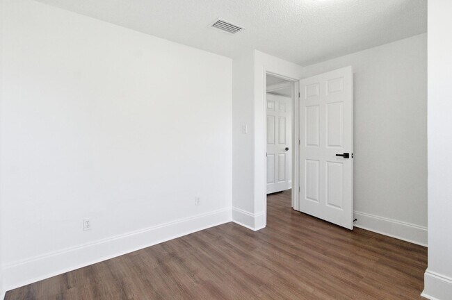 Building Photo - 17 Timberwood Ct