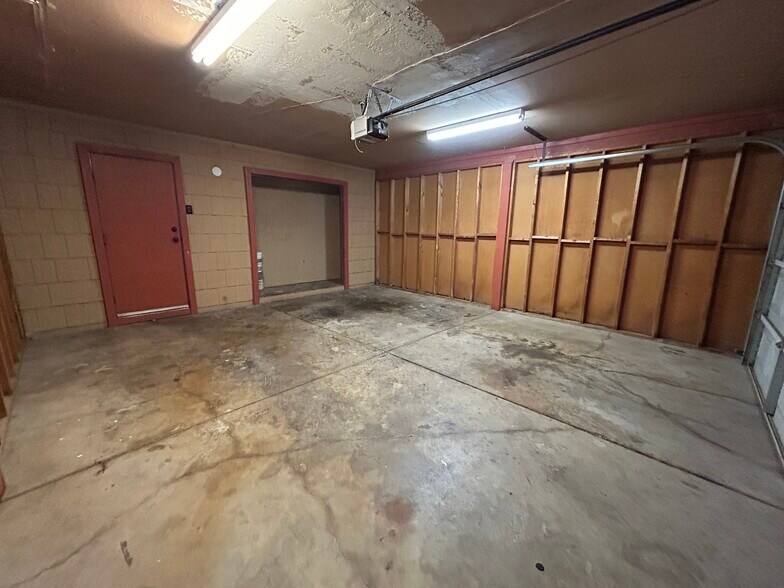 Building Photo - 6150 W Mauna Loa Ln