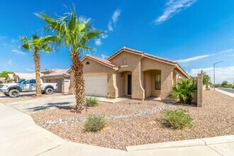 Building Photo - Cozy home is a great neighborhood- Move in...