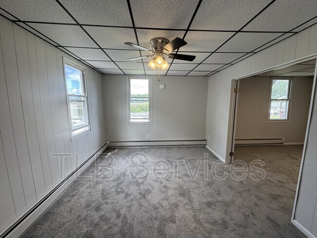 Building Photo - 139 Sand St