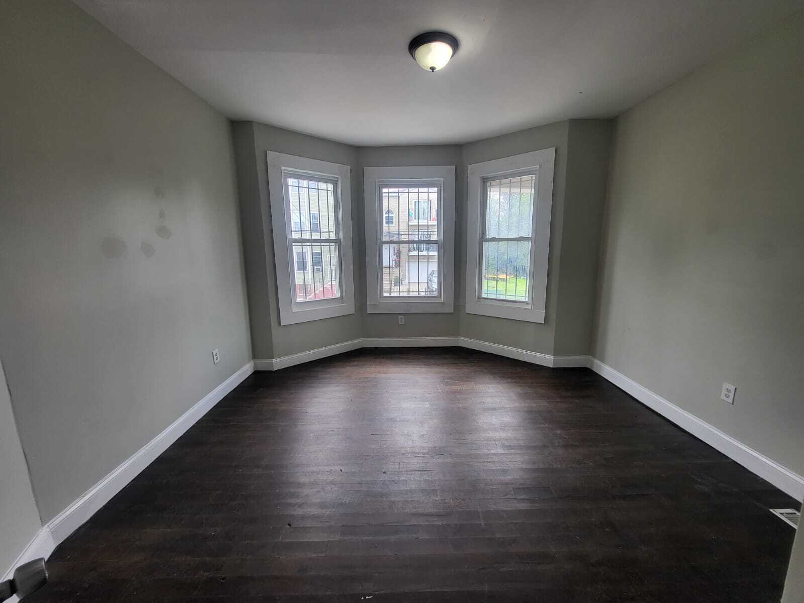 Building Photo - 472 S 15th St