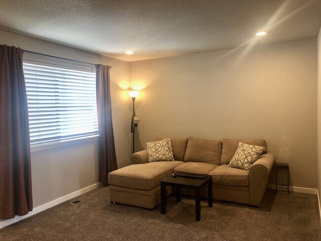 Building Photo - STUNNING 2BD + LOFT HOME WITH LUXURY UPGRA...