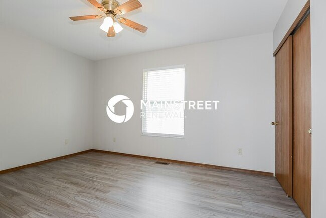 Building Photo - 3 Bedroom Pet-Friendly Home in Florissant, MO with Main Street Renewal