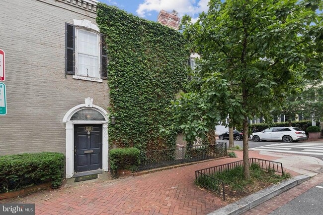 Primary Photo - 1225 30th St NW