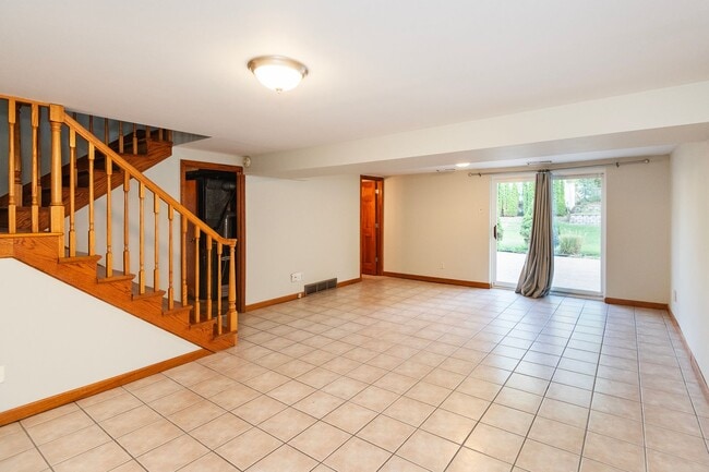 Building Photo - Spacious 4-Bed, 2.5-Bath Split-Level Home