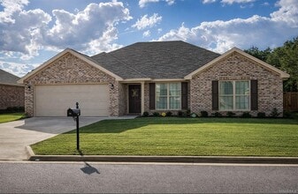 Building Photo - 750 Park Ln