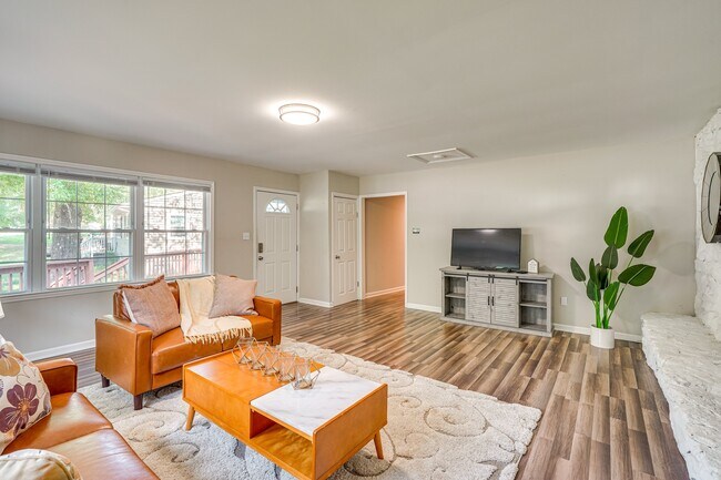 Building Photo - 185 Lawndale Ave