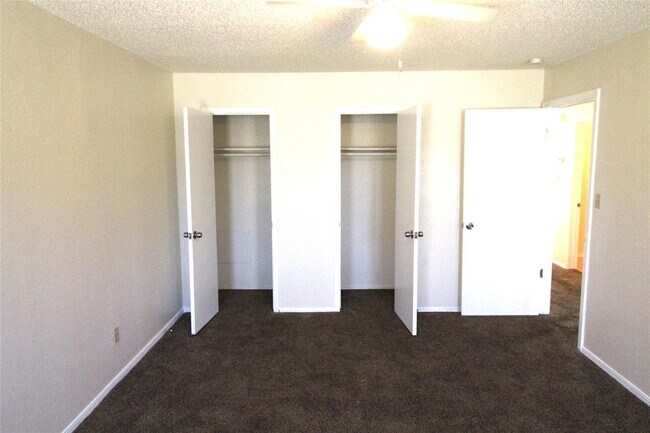 Building Photo - 304 Chalmette Dr
