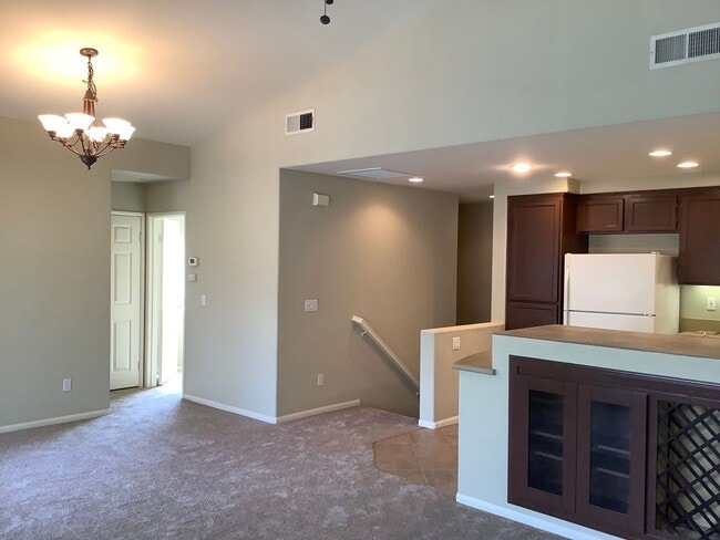 Building Photo - 2 Bedroom Townhome in the Canterra Community of Scripps Ranch
