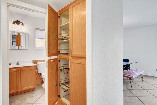 Building Photo - 3 BEDROOM + POOL IN DESIRABLE PECCOLE RANC...