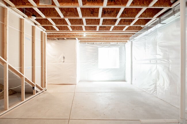 Building Photo - 6825 E Lowry Blvd