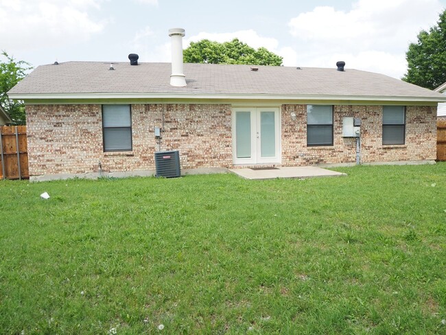 Building Photo - 3 Bed 2 Bath in Fort Worth