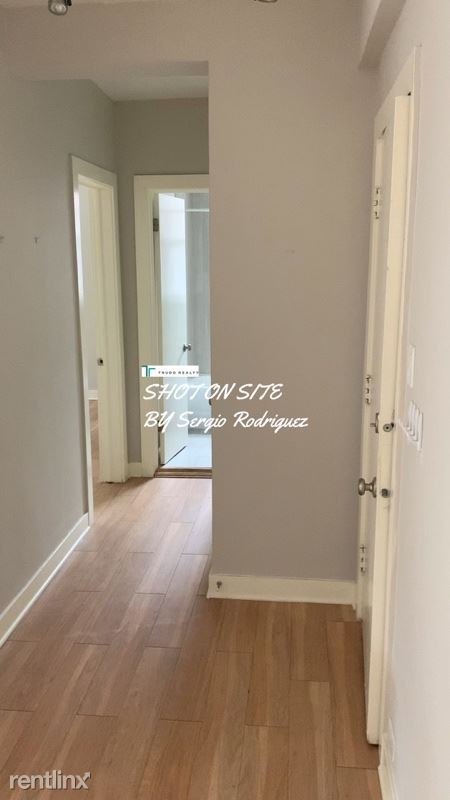 Building Photo - 3754 N Southport Ave