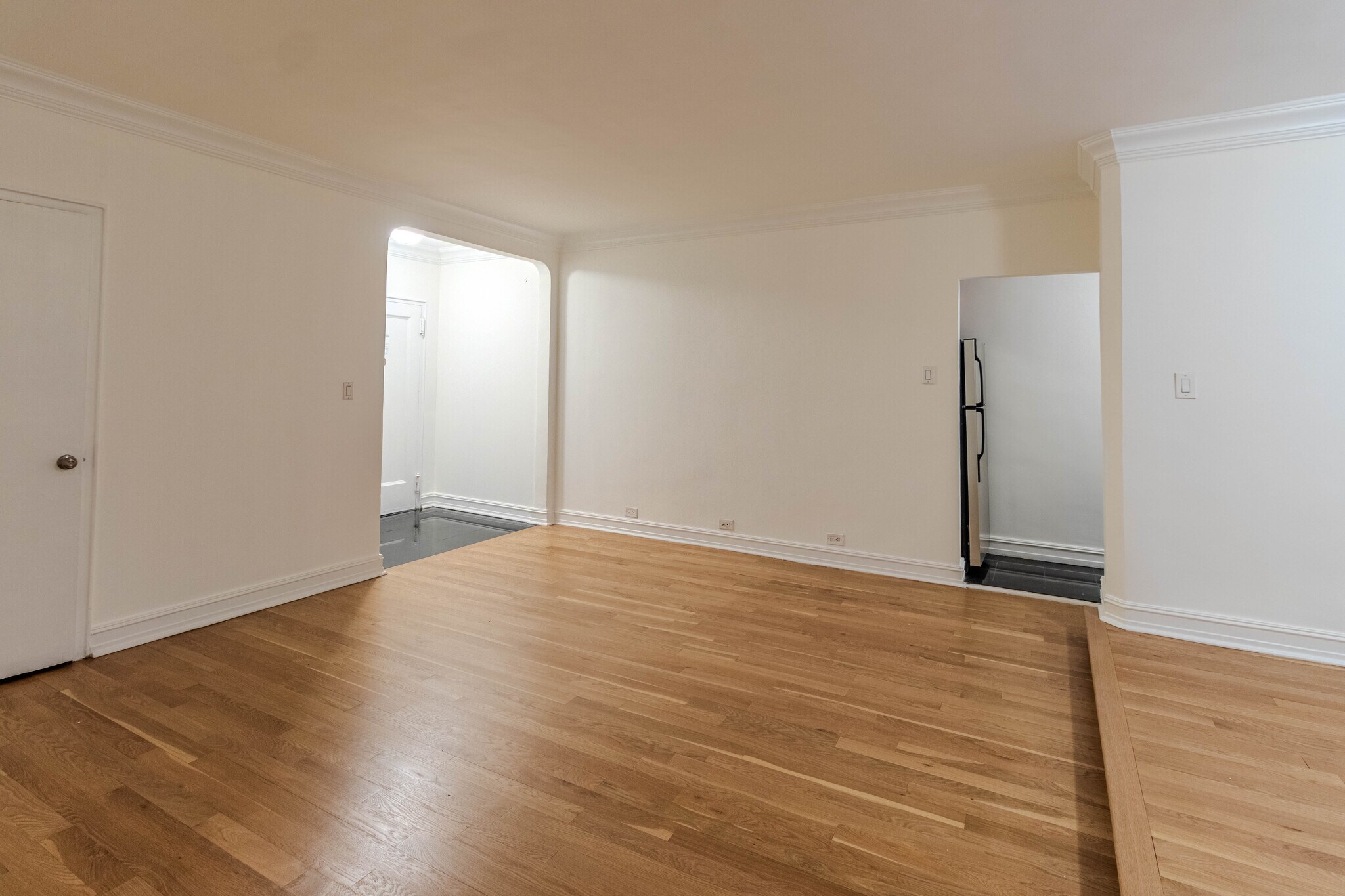 Building Photo - 340 E 50th St