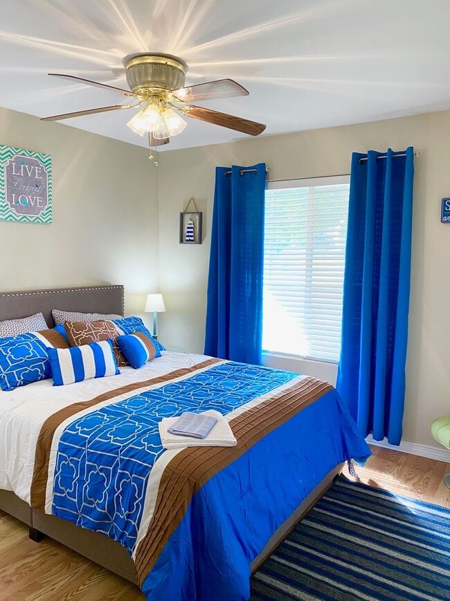 Building Photo - Best Deal in SW Bakersfield. Fully furnished home with a Pool