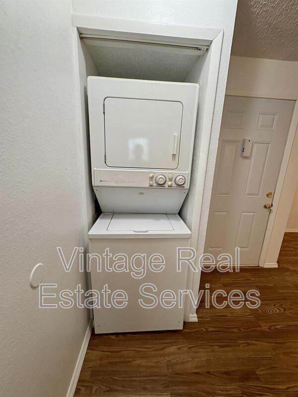 Building Photo - 231 Red Maple Pl