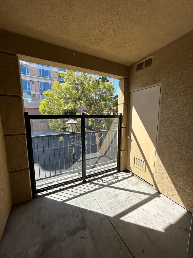 Building Photo - 2220 Watermarke Pl