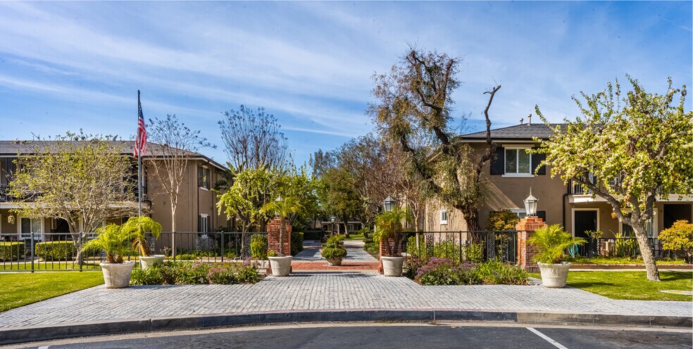 Building Photo - 660 S Glassell St