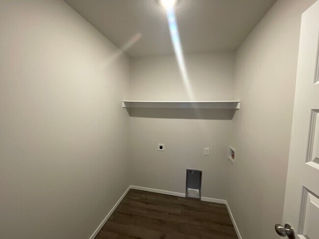 Building Photo - 3070 Vail Ave