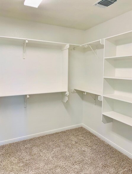 Building Photo - 808 Fallbrook Dr