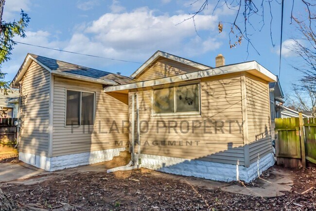 Building Photo - Charming 3-Bedroom Bungalow Near Garfield ...
