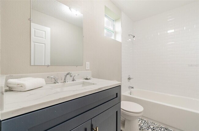 Building Photo - "Charming Studio Retreat in Tampa's Vibran...