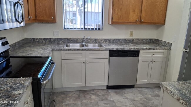 Building Photo - 1302 Deer Springs Rd