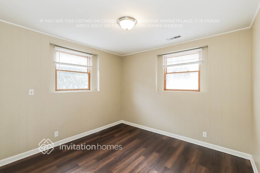 Building Photo - 42 Holly Dr