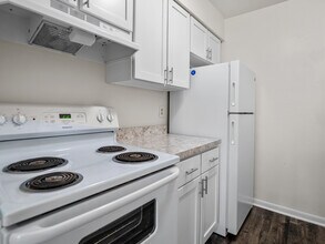 Building Photo - Pinehurst Apartments