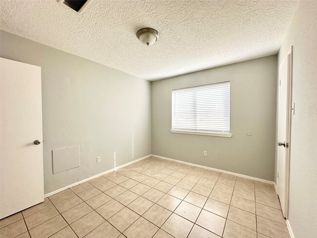 Building Photo - 6722 Kearney Dr