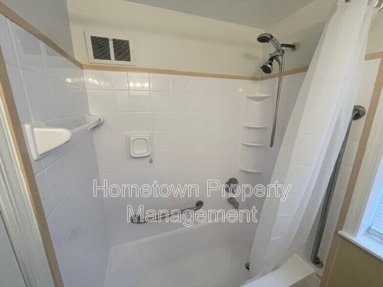 Building Photo - 2935 Rumson Dr