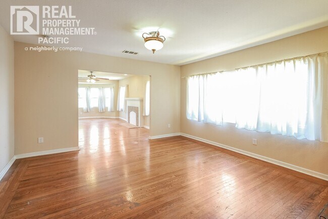 Building Photo - Charming 3-Bedroom Home in Glenview