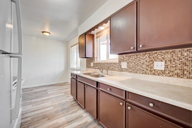 Building Photo - $1,885.00 - 4 Beds, 2 Bath, Duplex in Litt...