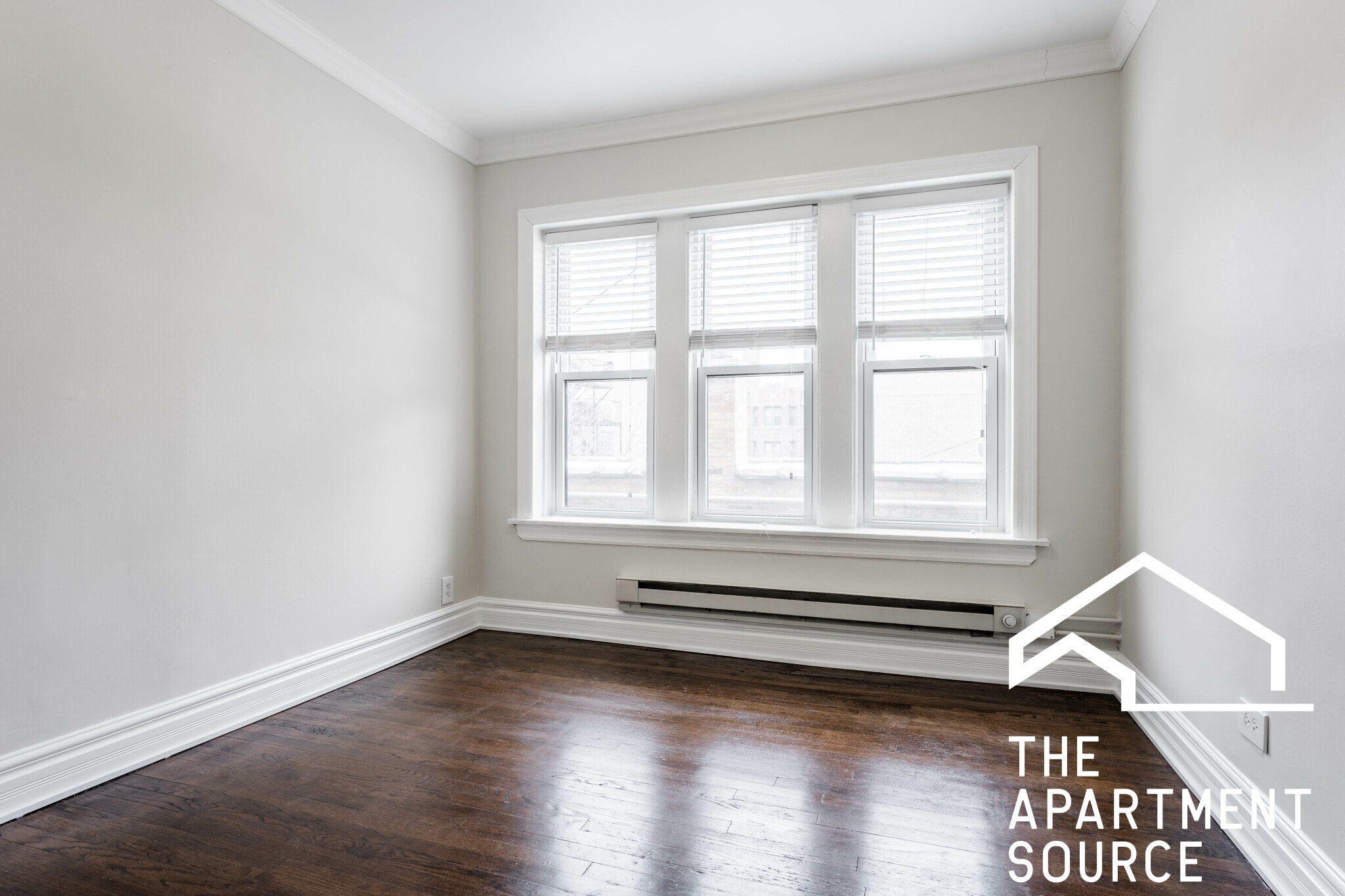 Building Photo - 3825 N Greenview Ave