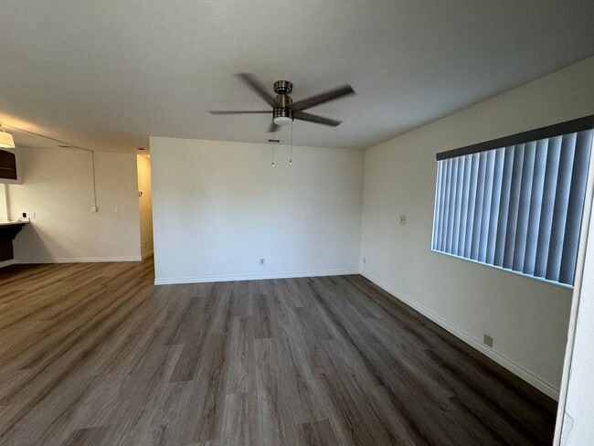 Building Photo - 5 Bedroom, 3.5 Bath, Beautiful 1,856 SQ FT...