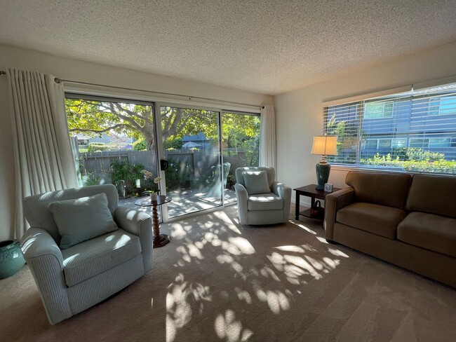 Building Photo - Rio Del Mar Condo - 2bed/2bath + den