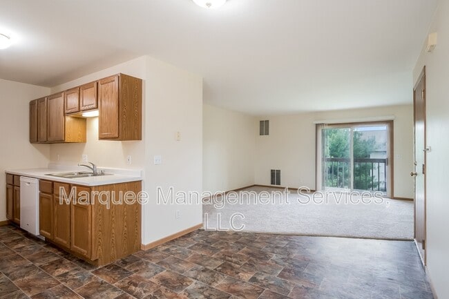 Building Photo - 213 Chateau Dr