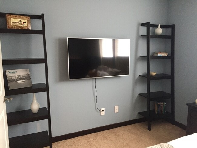 Building Photo - 7160 27th Ave SW