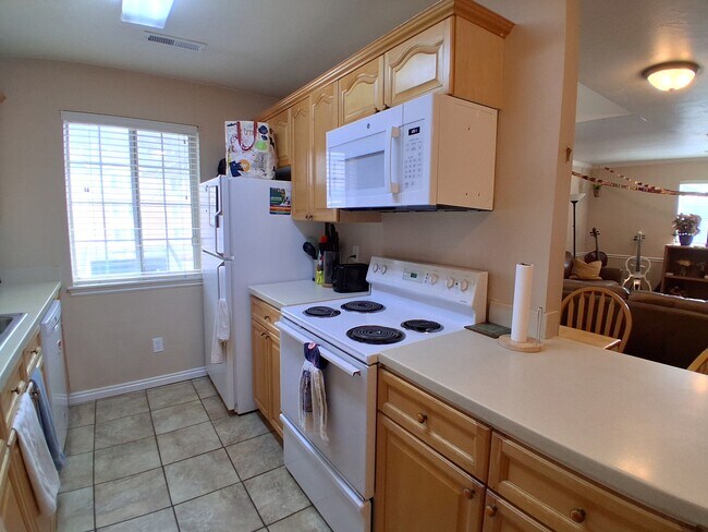 Building Photo - 577 N 100 W St