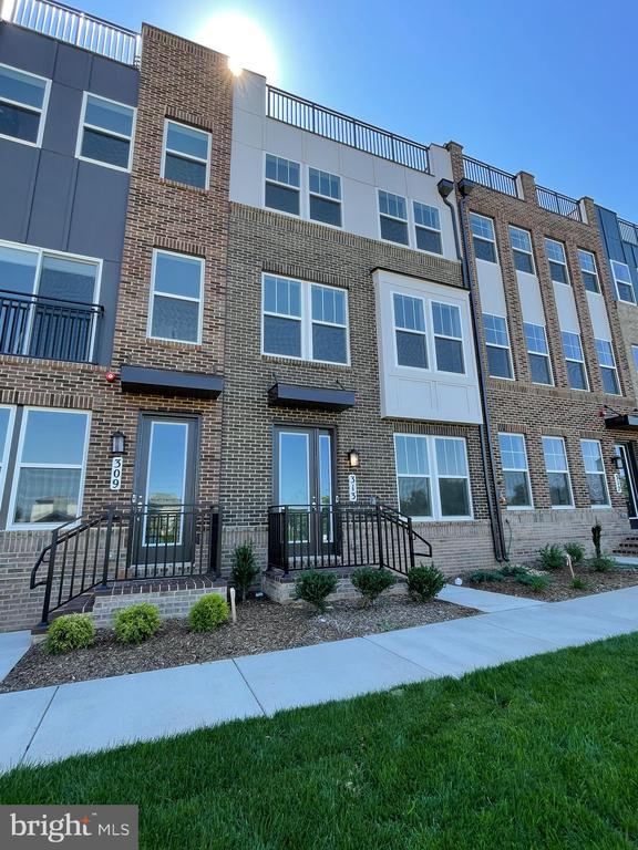 Building Photo - 313 Salinger Pl